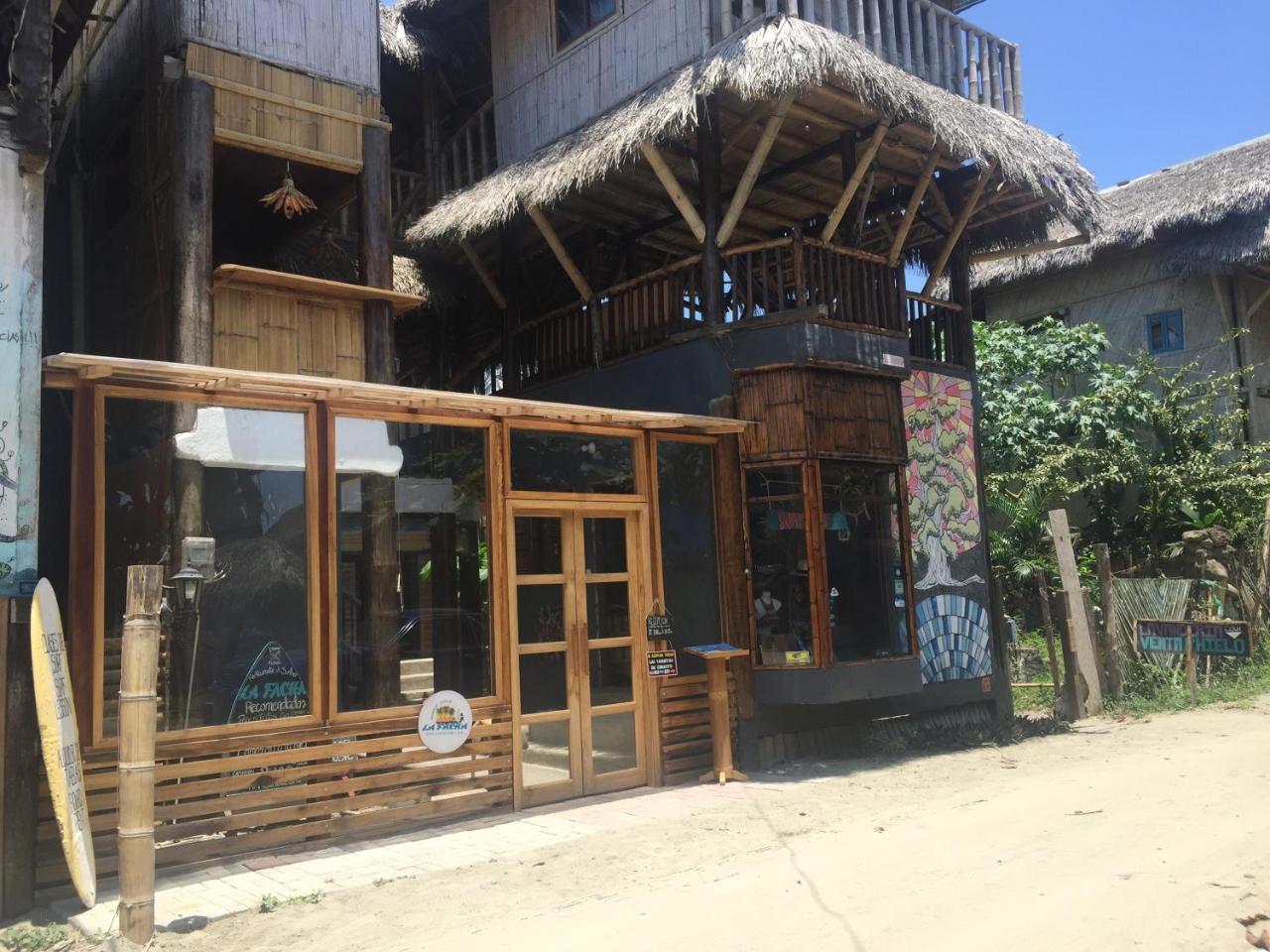 La Facha Hostal Restaurant Surf Mompiche Exterior photo